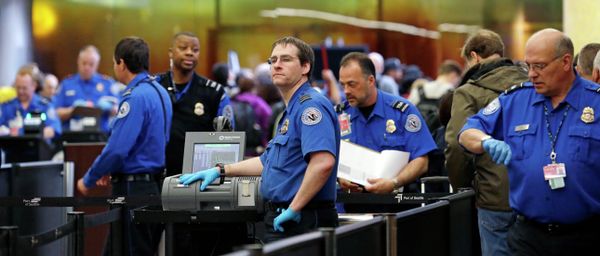 In this photo taken Tuesday, March 24, 2015, TSA agents work at a security check-point at Seattle-Tacoma International Airport in SeaTac, Wash. - Sputnik International