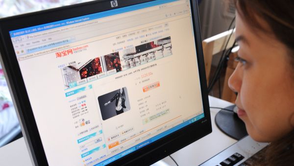 A woman in Beijing shops online at the Taobao website on February 5, 2008 A woman in Beijing shops online at the Taobao website on February 5, 2008 - Sputnik International