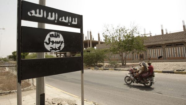 An al-Qaida logo is seen on a street on the town of Jaar in southern Abyan province, Yemen An al-Qaida logo is seen on a street on the town of Jaar in southern Abyan province, Yemen - Sputnik International