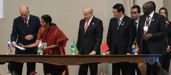 Delegates of the countries members of the BRICS (Brazil, Russia, India, China and South Africa) sign the creation of their new development bank during the 6th BRICS Summit in Fortaleza, Brazil, on July 15, 2014 Delegates of the countries members of the BRICS (Brazil, Russia, India, China and South Africa) sign the creation of their new development bank during the 6th BRICS Summit in Fortaleza, Brazil, on July 15, 2014 - Sputnik International