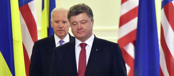 Ukrainian President Petro Poroshenko (R) and US Vice-President Joe Biden Ukrainian President Petro Poroshenko (R) and US Vice-President Joe Biden - Sputnik International