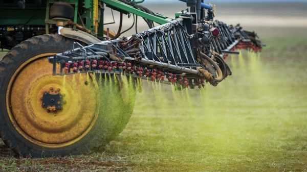 Herbicide is sprayed on a soybean field - Sputnik International