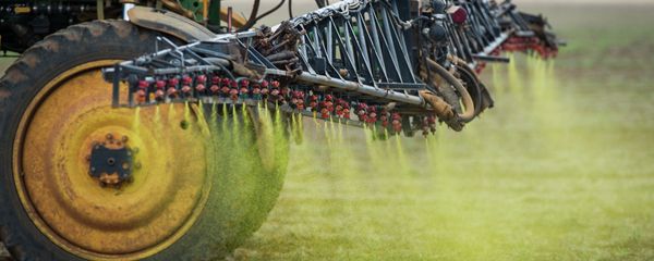 Herbicide is sprayed on a soybean field - Sputnik International
