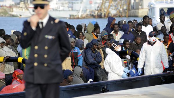 Migrants wait to disembark from a tug boat in the Sicilian harbour of Trapani, April 17, 2015 Migrants wait to disembark from a tug boat in the Sicilian harbour of Trapani, April 17, 2015 - Sputnik International