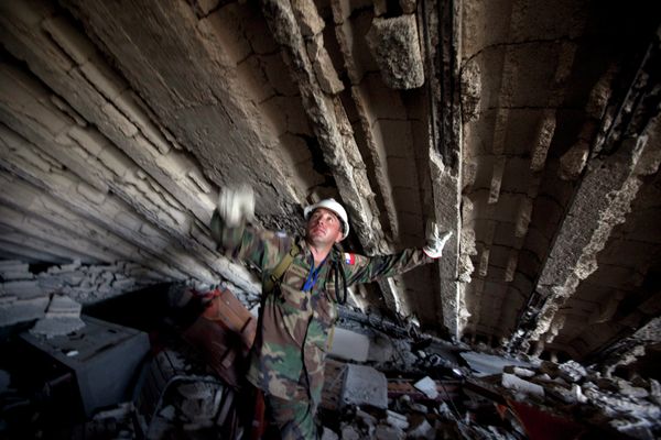 A Chilean UN peacekeeper works in the rubble of the Montana Hotel searching for victims of the earthquake in Port-au-Prince in 2010 after a 7.0-magnitude earthquake struck Haiti, carrying away more than 220,000 lives. - Sputnik International