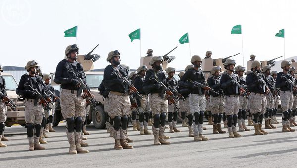 In this photo provided by the Saudi Press Agency (SPA), Royal Saudi Land Forces and units of Special Forces of the Pakistani army take part in a joint military exercise called Al-Samsam 5 in Shamrakh field, north of Baha region, southwest Saudi Arabia, Monday, March 30, 2015 - Sputnik International