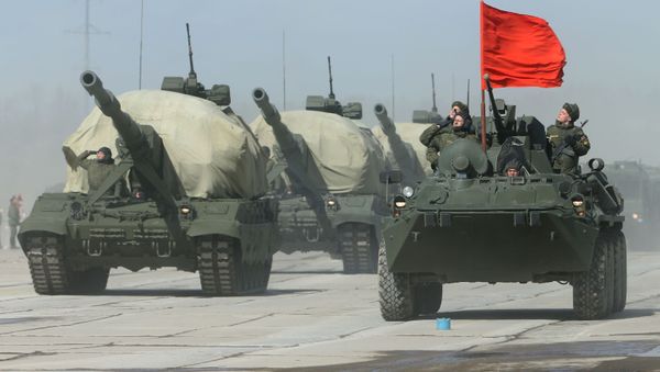 Self-propelled artillery system Koalitsiya-SV (L) and BTR-82A (R) armoured personnel carrier at the May 9 Victory Parade rehearsal in Moscow region. - Sputnik International