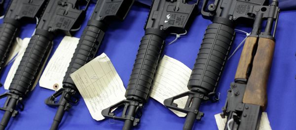 Cop of the Year Caught on Video Trafficking Guns for Infamous Drug Cartel Cop of the Year Caught on Video Trafficking Guns for Infamous Drug Cartel - Sputnik International