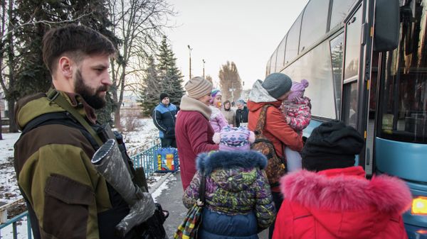 Militia of the Angel volunteer peacekeeping unit evacuate Donbas refugees Militia of the Angel volunteer peacekeeping unit evacuate Donbas refugees - Sputnik International