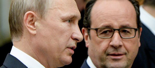 Russia's President Vladimir Putin (L) and France's President Francois Hollande walk for a family photo at the presidential residence in Minsk Russia's President Vladimir Putin (L) and France's President Francois Hollande walk for a family photo at the presidential residence in Minsk - Sputnik International