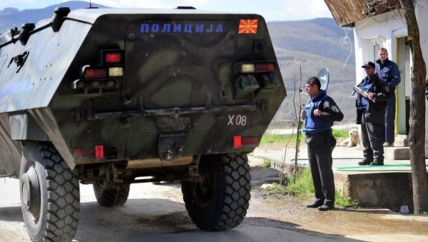 An armoured vehicle of a special police unit passes a checkpoint on the road to the village of Goshince, from where police officers were taken hostage overnight, north of the capital Skopje on April 21, 2015 An armoured vehicle of a special police unit passes a checkpoint on the road to the village of Goshince, from where police officers were taken hostage overnight, north of the capital Skopje on April 21, 2015 - Sputnik International