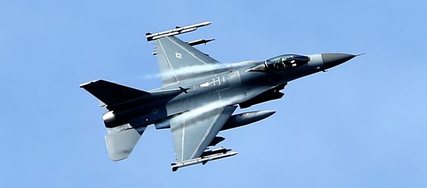 In this photo taken Wednesday, April 8, 2015, a U.S. military fighter jet participates in a NATO Baltic Air Policing Mission practice mission in the Tapa training area, some 70 kilometers (43 miles) southwest of Tallinn, Estonia - Sputnik International