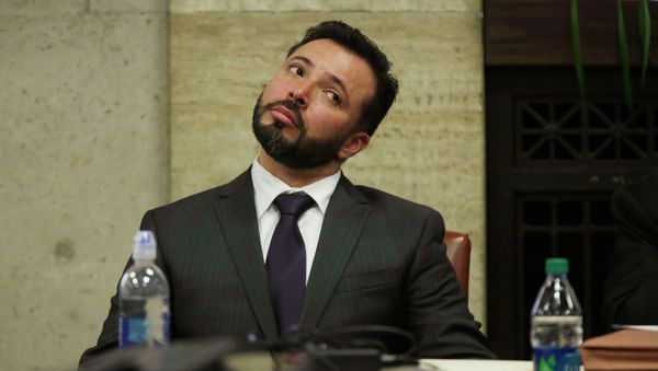 Chicago police Detective Dante Servin listens during his manslaughter trial in Chicago, April 9, 2015. - Sputnik International