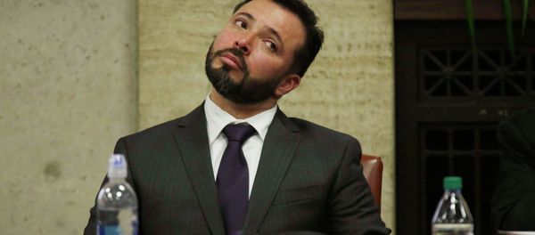 Chicago police Detective Dante Servin listens during his manslaughter trial in Chicago, April 9, 2015. Chicago police Detective Dante Servin listens during his manslaughter trial in Chicago, April 9, 2015. - Sputnik International