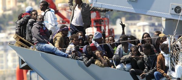 Migrants stand on board of Italian Navy ship Chimera before to be disembarked in the southern harbour of Salerno April 22, 2015 Migrants stand on board of Italian Navy ship Chimera before to be disembarked in the southern harbour of Salerno April 22, 2015 - Sputnik International