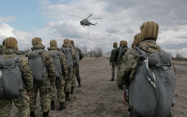 Ukrainian army soldiers perform a military exercise at a training ground outside Zhitomir, Ukraine Ukrainian army soldiers perform a military exercise at a training ground outside Zhitomir, Ukraine - Sputnik International
