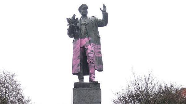 Monument to Soviet Marshal Konev defaced in Prague Monument to Soviet Marshal Konev defaced in Prague - Sputnik International