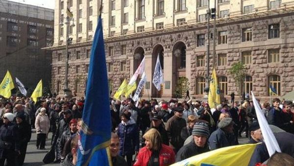 The Ukrainian government is working on adding extra security at administrative buildings due to protests and clashes between police and radicals that have started once again in Kiev. The Ukrainian government is working on adding extra security at administrative buildings due to protests and clashes between police and radicals that have started once again in Kiev. - Sputnik International