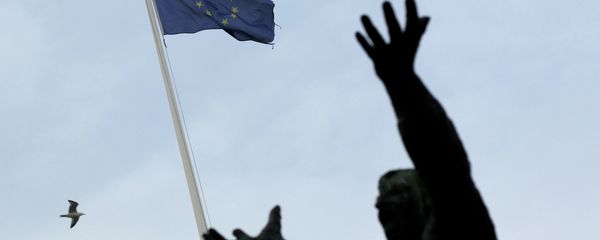 The European Union flag is seen with the statue of Irish trade union leader James Larkin in Dublin on December 11, 2013 The European Union flag is seen with the statue of Irish trade union leader James Larkin in Dublin on December 11, 2013 - Sputnik International