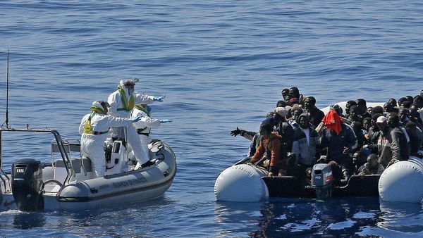 Migrants crowd and inflatable dinghy as rescue vassel Denaro (not in picture) of the Italian Coast Guard approaches them, off the Libyan coast, in the Mediterranean Sea Migrants crowd and inflatable dinghy as rescue vassel Denaro (not in picture) of the Italian Coast Guard approaches them, off the Libyan coast, in the Mediterranean Sea - Sputnik International