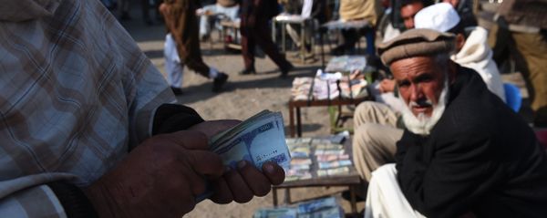 In this photograph taken on December 29, 2014, an Afghan customer (L) counts his Afghani currency notes at a currency exchange market along the roadside in Kabul - Sputnik International