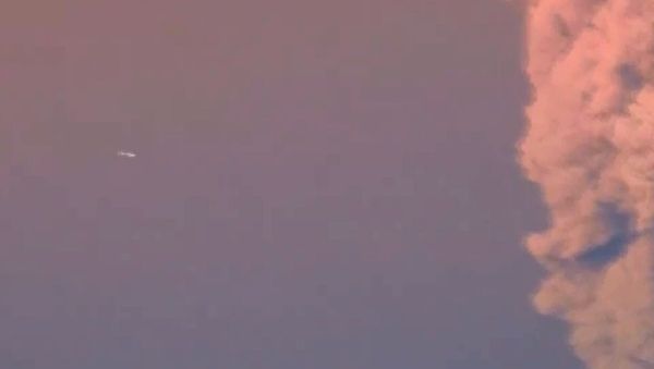 UFO-Like Object Spotted Near Volcano - Sputnik International