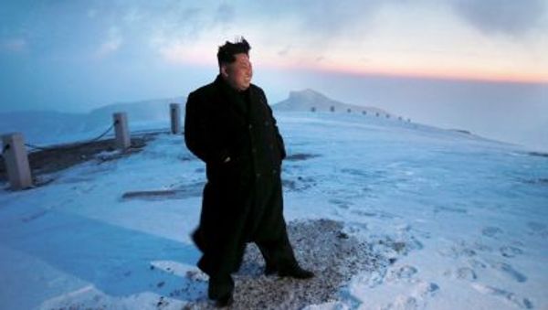 North Korean leader Kim Jong Un views the dawn from the summit of Mt Paektu April 18, 2015, in this photo released by North Korea's Korean Central News Agency (KCNA) on April 19, 2015. North Korean leader Kim Jong Un views the dawn from the summit of Mt Paektu April 18, 2015, in this photo released by North Korea's Korean Central News Agency (KCNA) on April 19, 2015. - Sputnik International