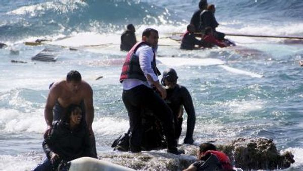 Migrants, who are trying to reach Greece, are rescued by members of the Greek Coast guard and locals near the coast of the southeastern island of Rhodes April 20, 2015. Migrants, who are trying to reach Greece, are rescued by members of the Greek Coast guard and locals near the coast of the southeastern island of Rhodes April 20, 2015. - Sputnik International