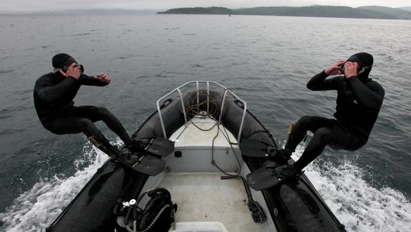 Russian frogmen from the Pacific Fleet have conducted two days of military tactical live fire drills on the Kamchatka Peninsula, the Russian Defense Ministry’s Eastern Military District’s press service said Friday - Sputnik International