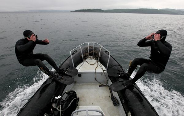 Russian frogmen from the Pacific Fleet have conducted two days of military tactical live fire drills on the Kamchatka Peninsula, the Russian Defense Ministry’s Eastern Military District’s press service said Friday - Sputnik International