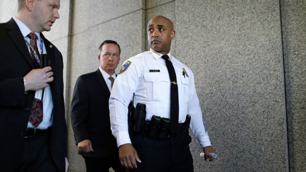 Baltimore Police Department Commissioner Anthony Batts, center, leaves a news conference after speaking about the investigation into Freddie Gray's death. Baltimore Police Department Commissioner Anthony Batts, center, leaves a news conference after speaking about the investigation into Freddie Gray's death. - Sputnik International
