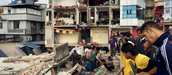 People survey a site damaged by an earthquake, in Kathmandu, Nepal People survey a site damaged by an earthquake, in Kathmandu, Nepal - Sputnik International