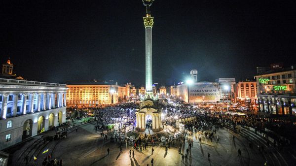Kiev residents during memorial events on the anniversary of the first protests on Independence Square in Kiev. - Sputnik International
