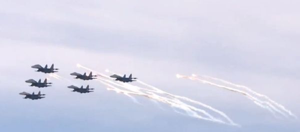Russia: Jet-fighter aerobatics dazzle St. Petersburg Russia: Jet-fighter aerobatics dazzle St. Petersburg - Sputnik International