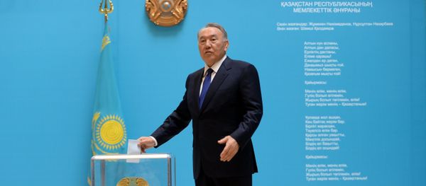 President of Kazakhstan Nursultan Nazarbayev votes at the early presidential elections President of Kazakhstan Nursultan Nazarbayev votes at the early presidential elections - Sputnik International