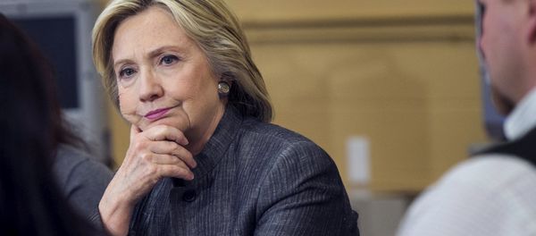 U.S. presidential candidate and former Secretary of State Hillary Clinton participates in a discussion in a classroom at New Hampshire Technical Institute while campaigning for the 2016 Democratic presidential nomination in Concord, New Hampshire, April 21, 2015 U.S. presidential candidate and former Secretary of State Hillary Clinton participates in a discussion in a classroom at New Hampshire Technical Institute while campaigning for the 2016 Democratic presidential nomination in Concord, New Hampshire, April 21, 2015 - Sputnik International