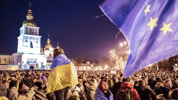 Participants of a rally in support of Ukraine's European integration at Mikhaylovskaya Square in Kiev Participants of a rally in support of Ukraine's European integration at Mikhaylovskaya Square in Kiev - Sputnik International