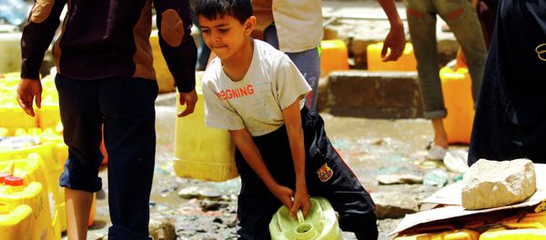 A Yemeni boy carries a jerrycans filled with water from a public tap amid an acute shortage of water supply to houses in the capital Sanaa. A Yemeni boy carries a jerrycans filled with water from a public tap amid an acute shortage of water supply to houses in the capital Sanaa. - Sputnik International