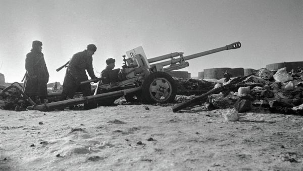 Red Army soldiers repulsing a tank assault near Stalingrad - Sputnik International