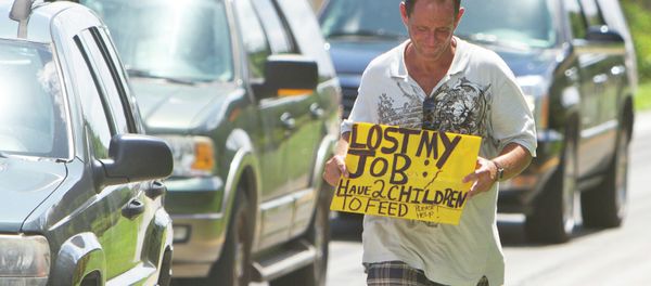 A man tries to collect money for his family on a Miami street corner, two months after losing his job. - Sputnik International