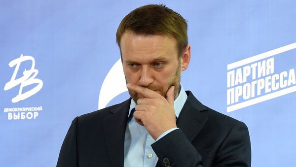 Russian opposition leader Alexei Navalny takes part in a press briefing in Moscow on April 22, 2015 - Sputnik International
