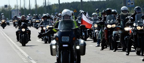 Polish bikers supporters of Russian motorcycling group Night Wolves flash lights and honk horns as a protest after Russian bikers were refused entry to Poland in Terespol on April 27, 2015 Polish bikers supporters of Russian motorcycling group Night Wolves flash lights and honk horns as a protest after Russian bikers were refused entry to Poland in Terespol on April 27, 2015 - Sputnik International
