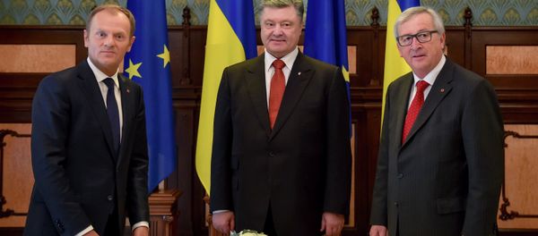 Ukrainian President Petro Poroshenko, center, European Council President Donald Tusk, left, and European Commission President Jean-Claude Juncker Ukrainian President Petro Poroshenko, center, European Council President Donald Tusk, left, and European Commission President Jean-Claude Juncker - Sputnik International