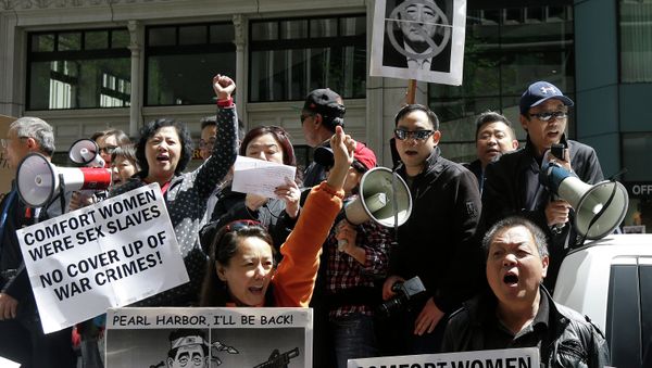 Chinese American and Korean American protesters hold up signs and yell as they rally outside of Japanese Consulate in San Francisco, Tuesday, April 28, 2015 Chinese American and Korean American protesters hold up signs and yell as they rally outside of Japanese Consulate in San Francisco, Tuesday, April 28, 2015 - Sputnik International