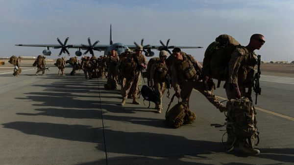 US Marines walk in line after arriving in Kandahar on October 27, 2014, as British and US forces withdraw from the Camp Bastion-Leatherneck complex in Helmand province - Sputnik International