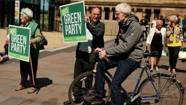 Green Party supporters hold posters during a speech by party leader Natalie Bennett at a campaign event in Liverpool northern England, April 26 , 2015 Green Party supporters hold posters during a speech by party leader Natalie Bennett at a campaign event in Liverpool northern England, April 26 , 2015 - Sputnik International