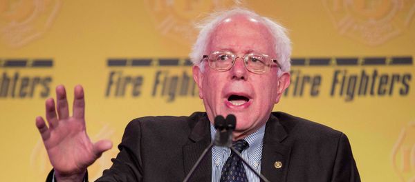 Senator Bernie Sanders (I-VT) addresses the International Association of Firefighters delegates at IAFF Presidential Forum in Washington - Sputnik International