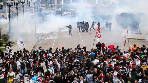 Policemen fire rubber bullets and tear gas against teachers during a protest in Curitiba in Parana state April 29, 2015 Policemen fire rubber bullets and tear gas against teachers during a protest in Curitiba in Parana state April 29, 2015 - Sputnik International