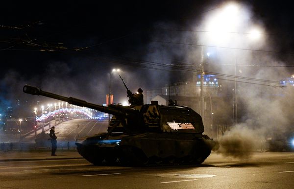 A column of military hardware during the rehearsal of  the Victory Day Parade - Sputnik International