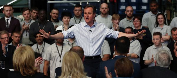 Britain's Prime Minister and leader of the Conservative party David Cameron (C) makes a speech during a UK general election campaign visit to an engineering factory in Birmingham on April 29, 2015 - Sputnik International